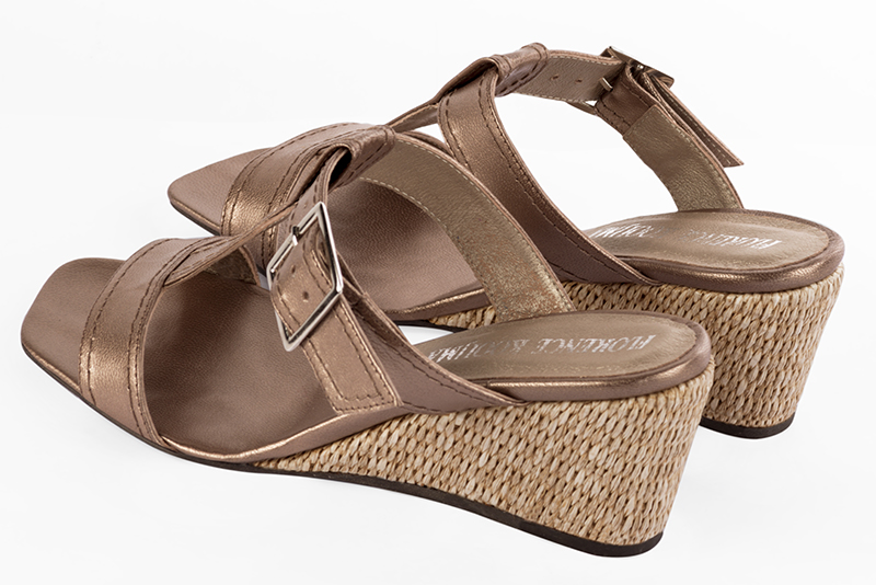 Copper gold women's fully open mule sandals. Square toe. Medium wedge heels. Rear view - Florence KOOIJMAN